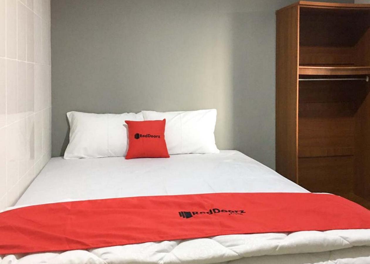 Hotel Reddoorz @ Citraland Sorabaya Extérieur photo
