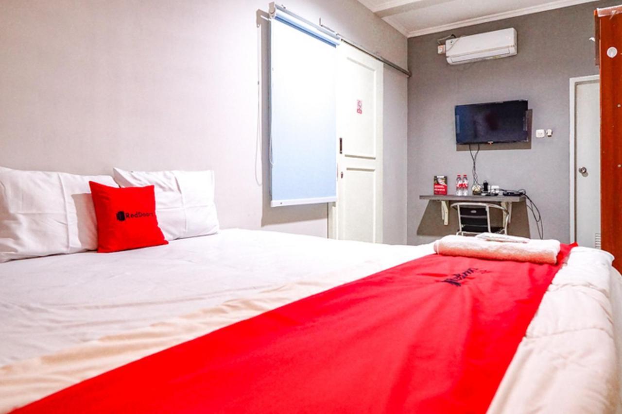 Hotel Reddoorz @ Citraland Sorabaya Extérieur photo