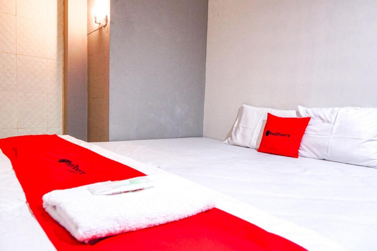 Hotel Reddoorz @ Citraland Sorabaya Extérieur photo