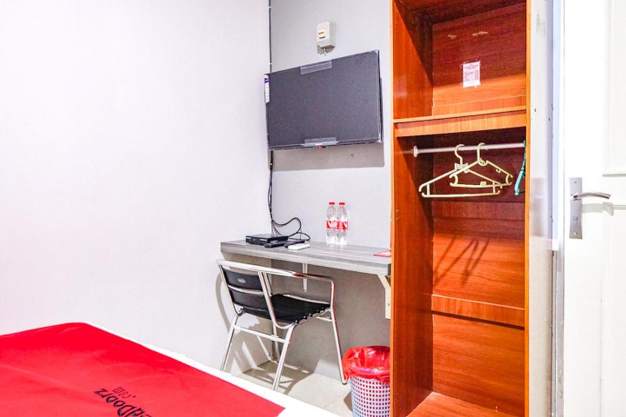 Hotel Reddoorz @ Citraland Sorabaya Extérieur photo