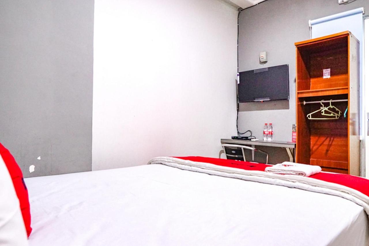 Hotel Reddoorz @ Citraland Sorabaya Extérieur photo