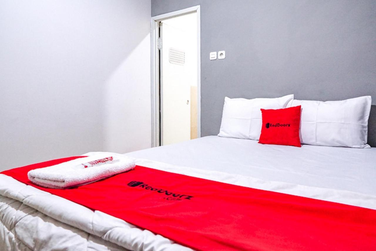 Hotel Reddoorz @ Citraland Sorabaya Extérieur photo