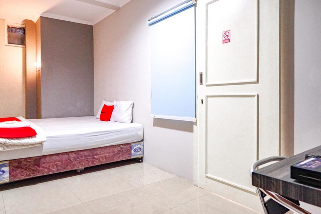 Hotel Reddoorz @ Citraland Sorabaya Extérieur photo